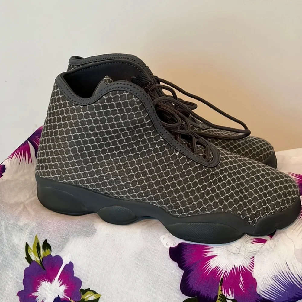 Jordan’s - Picture 1 of 7